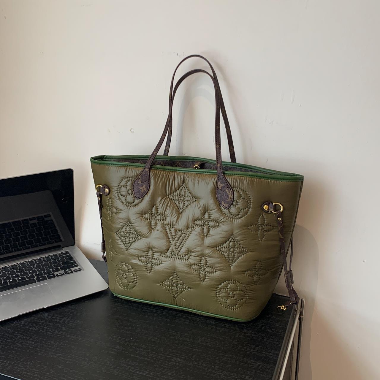 LV Louis vuitton tote handbag 133259