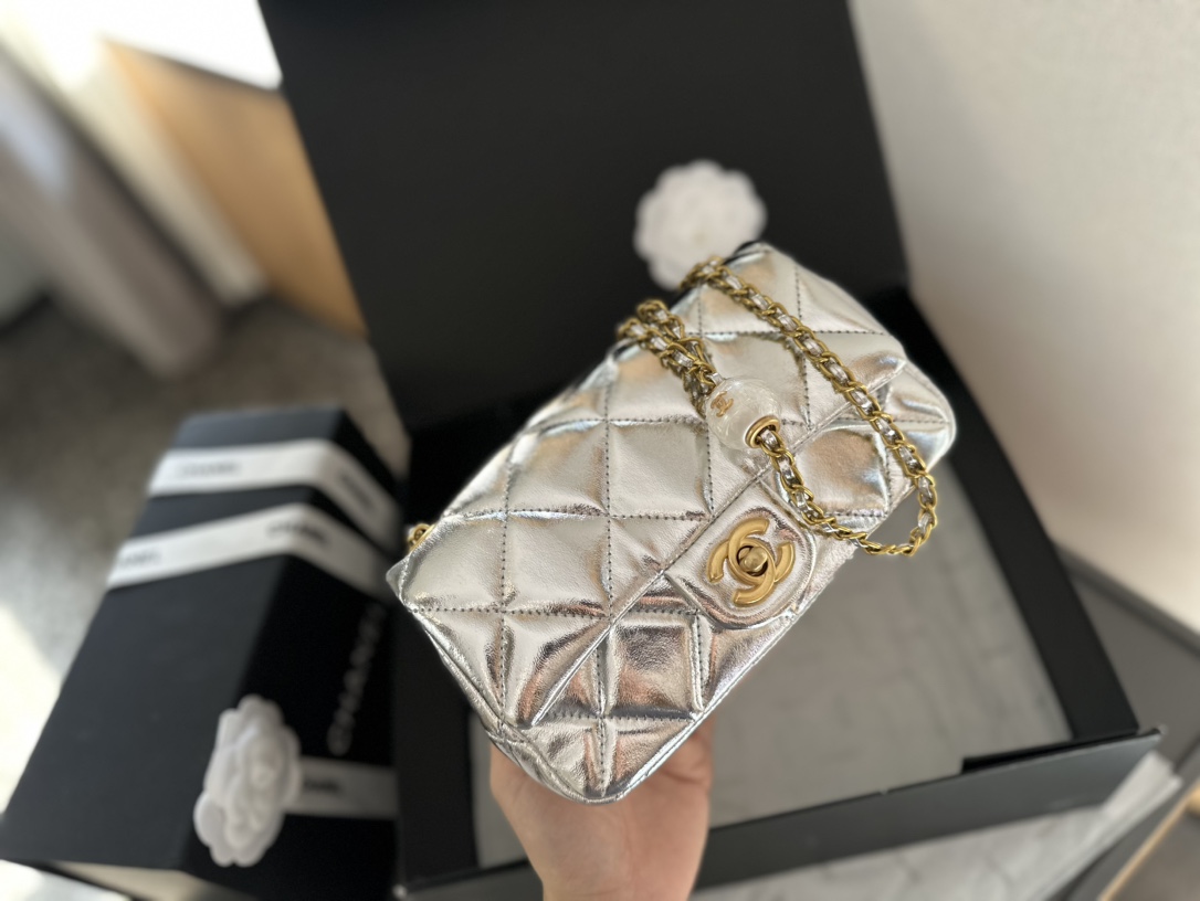 Chanel  24ss pearls ball cowskin leather bag 133907