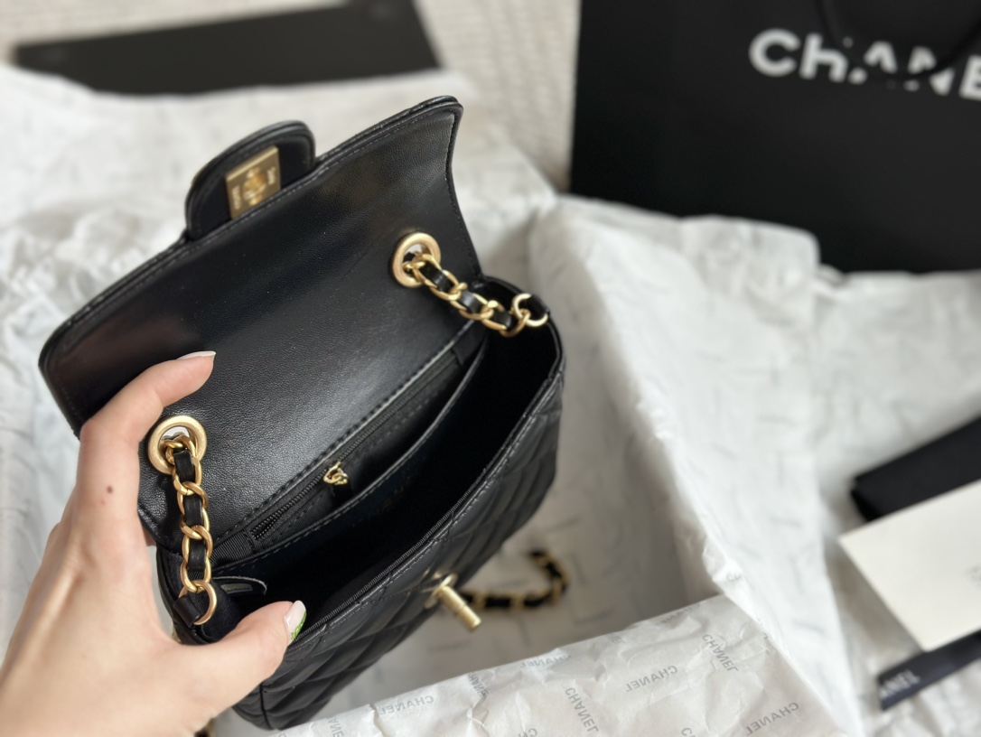 Chanel flap 24p bag 133903